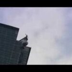 Extreme Felix Baumgartner jumping off Taipei 101 首次從101跳樓成功