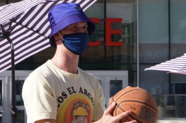 Elias Pettersson Playing Bubble Basketball